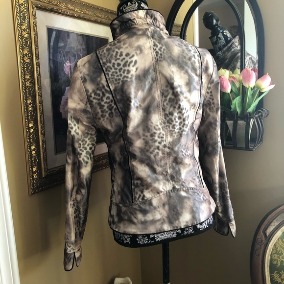 Windbreaker | S - Picture 8 of 8